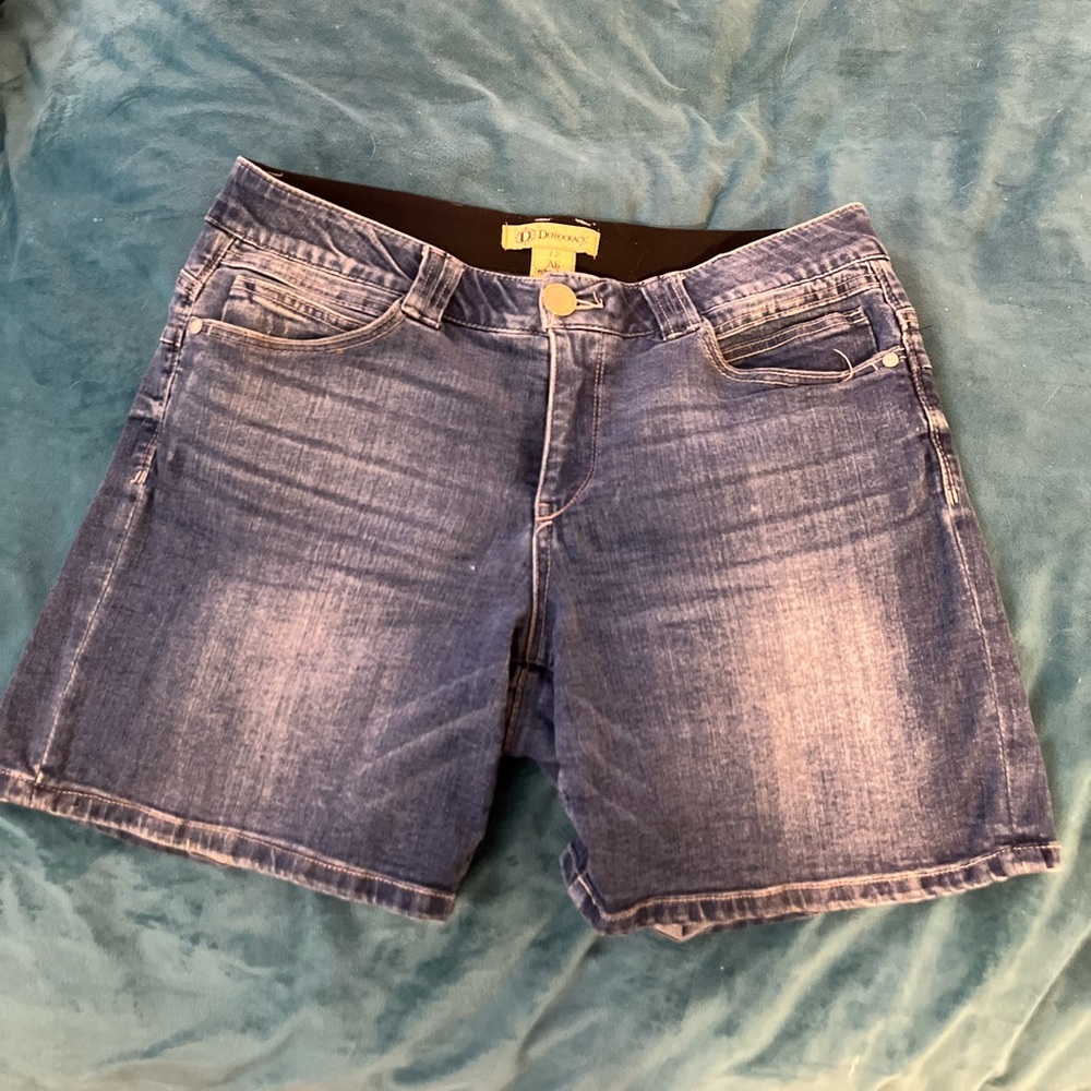 Democracy Jean shorts size 12